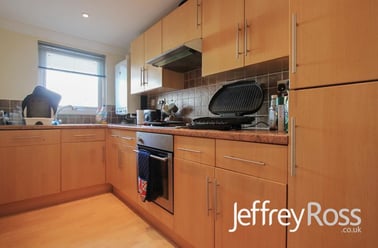 Connaught Road, Plasnewydd, Cardiff - Image 2